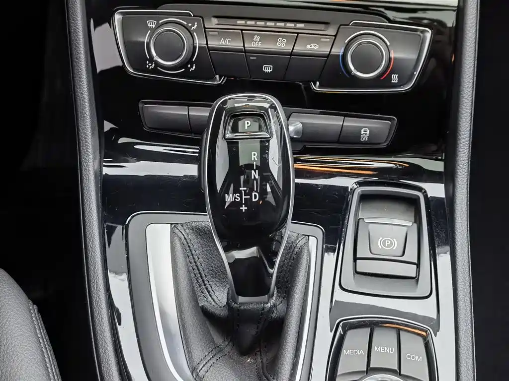 BMW 2 Series Gran Tourer 2018 220i Luxury Line фото 13