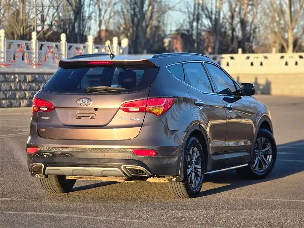 Hyundai Santa Fe 2013 Model 2.4L Automatic 2WD Smart фото 4