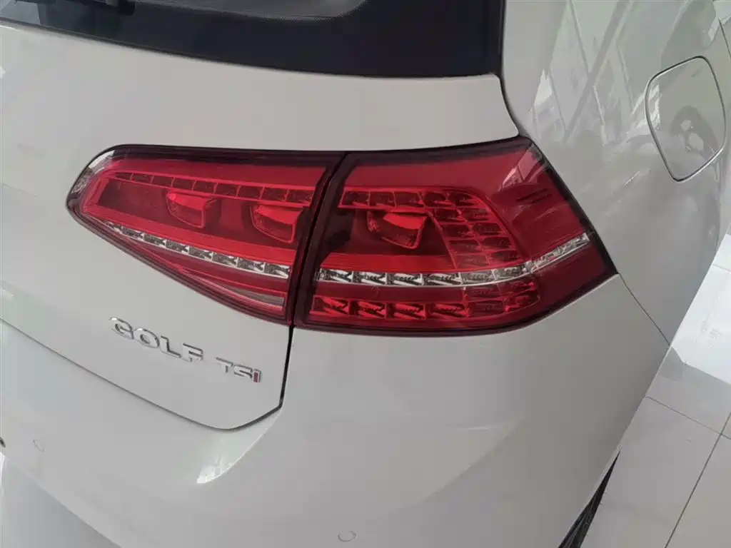 Volkswagen Golf 2016 230TSI Automatic Luxury фото 8