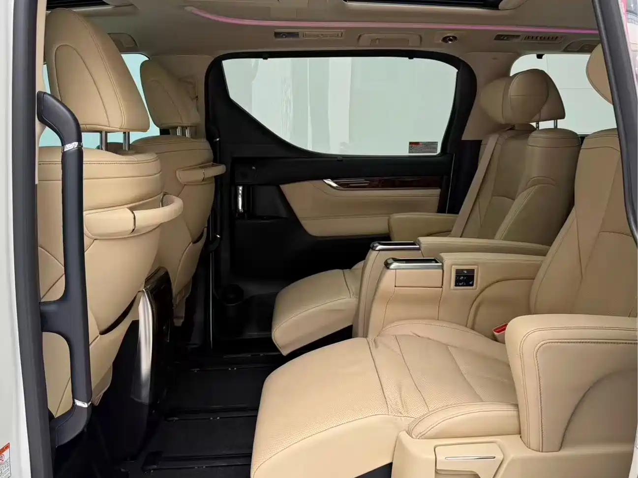 Toyota Alphard 2018 Facelift 3.5L Luxury Edition фото 5