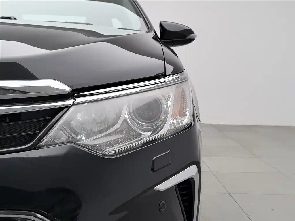 Toyota Camry 2016 2.5G 10th Anniversary Luxury Navigation Edition фото 7