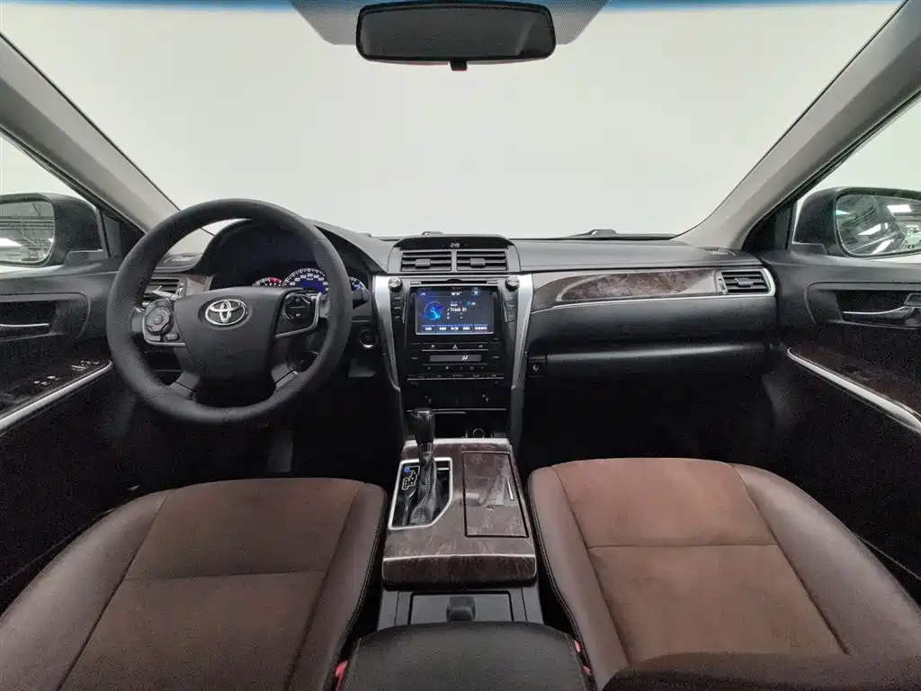 Toyota Camry 2016 2.5G 10th Anniversary Luxury Navigation Edition фото 5