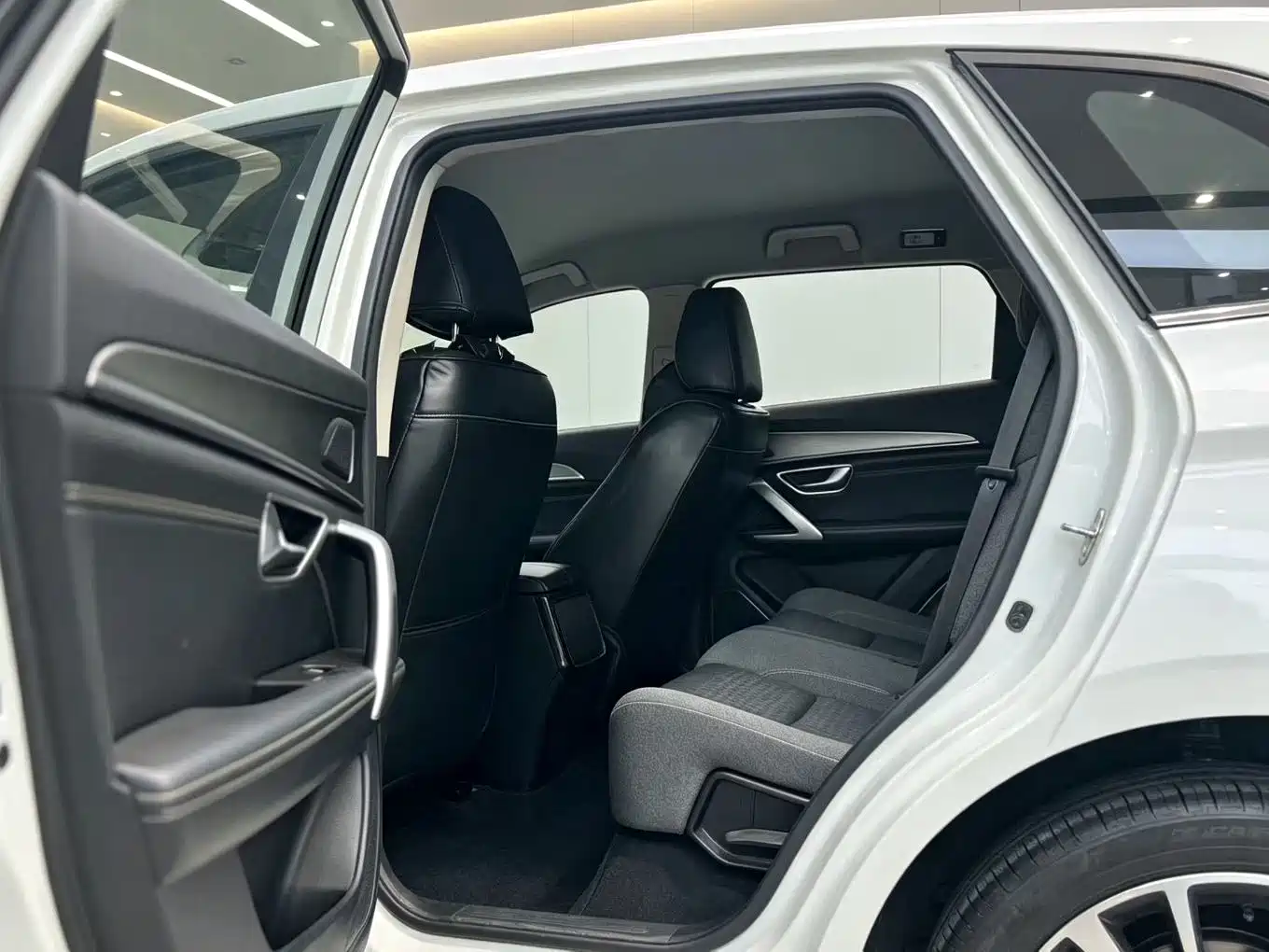 Photo 6 - Jetour X70 PLUS