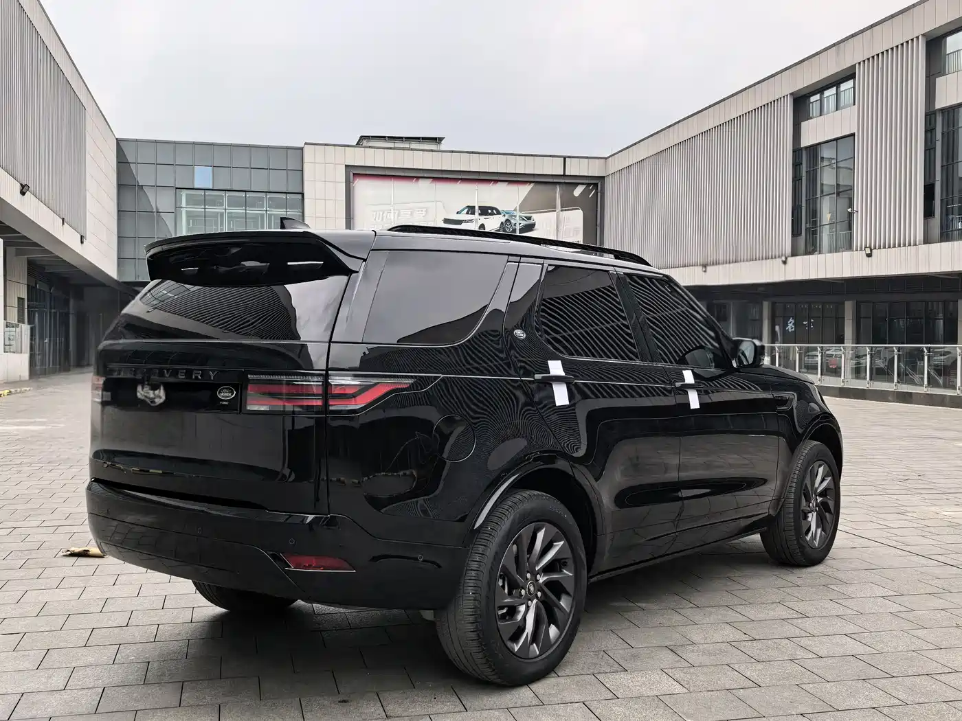 Land Rover Discovery 2023 360PS R-Dynamic S фото 23