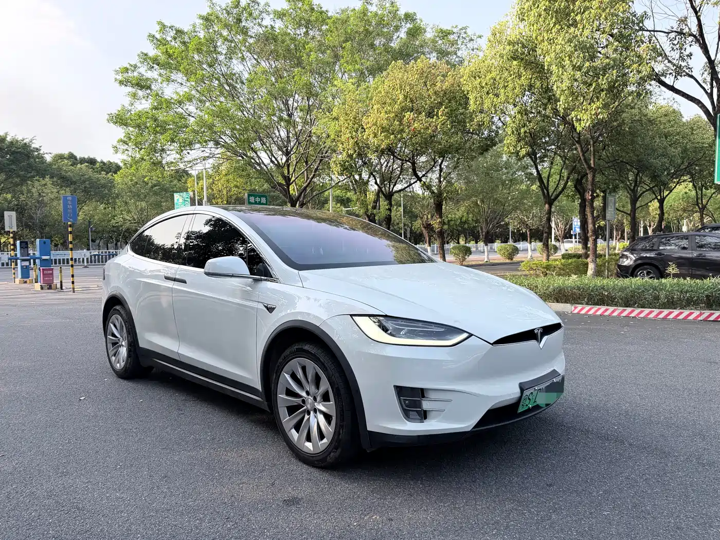 TESLA MODEL X