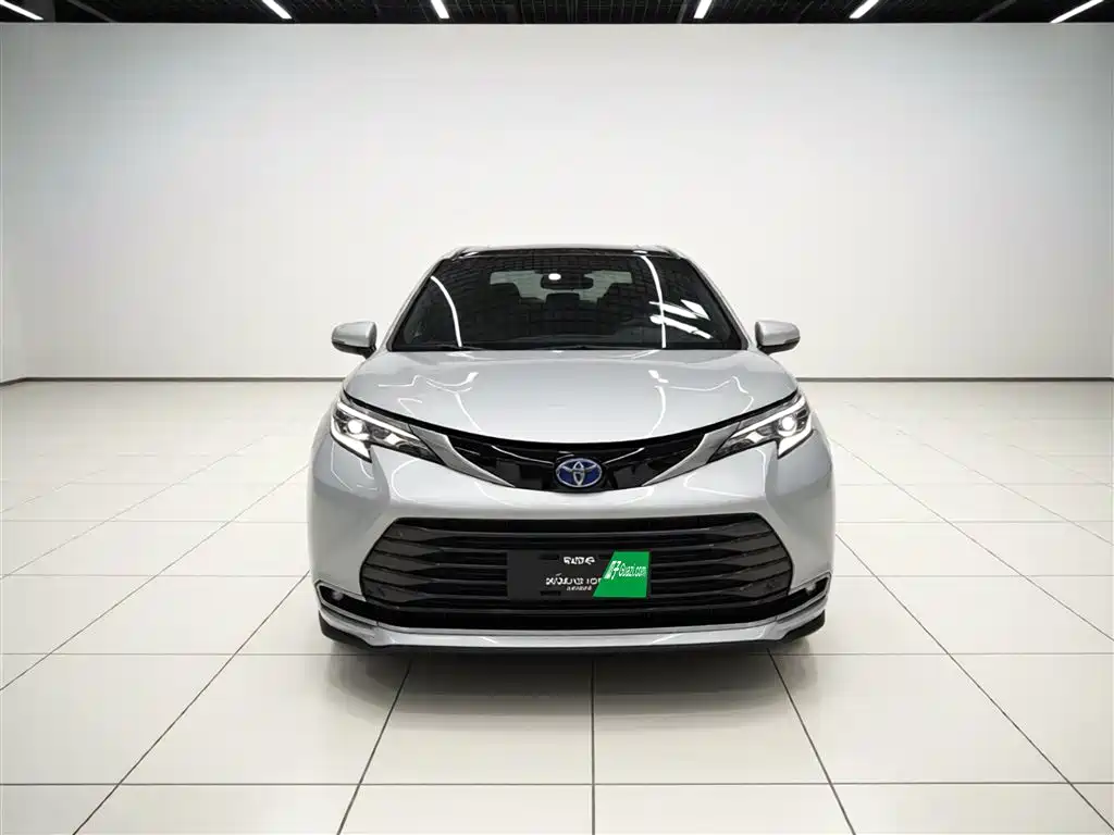Toyota Sienna 2021 2.5L Hybrid Ultimate Edition фото 4