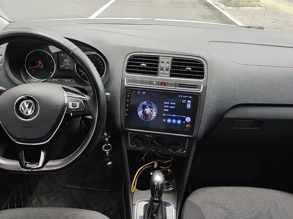 Volkswagen Polo 2016 1.6L Automatic Comfort фото 13