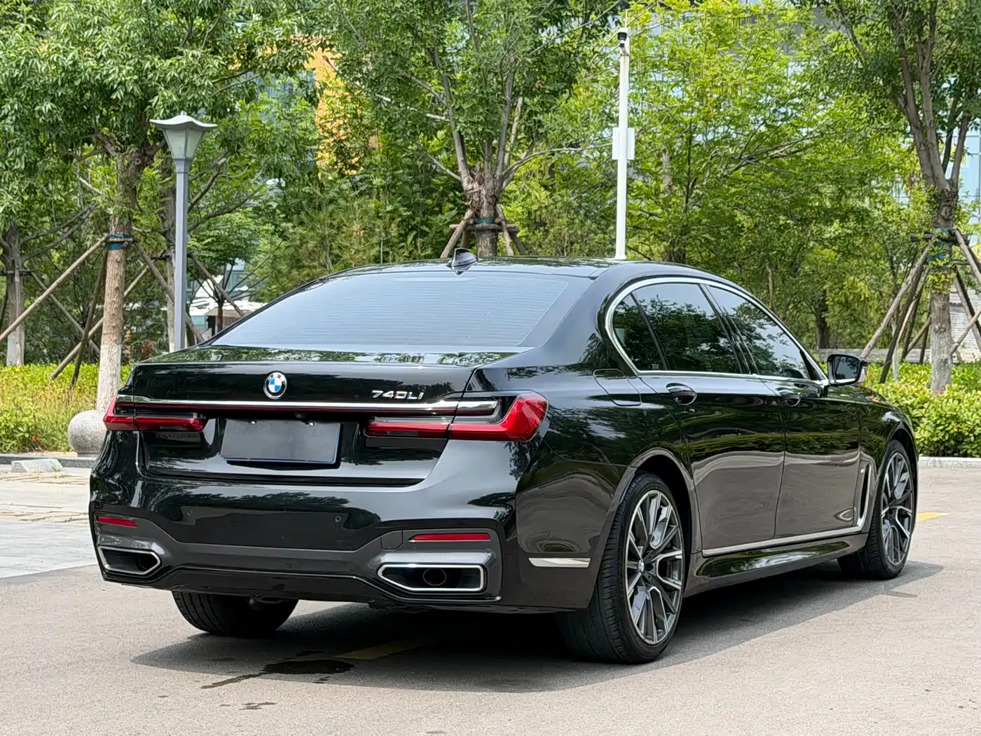 BMW 7-SERIES