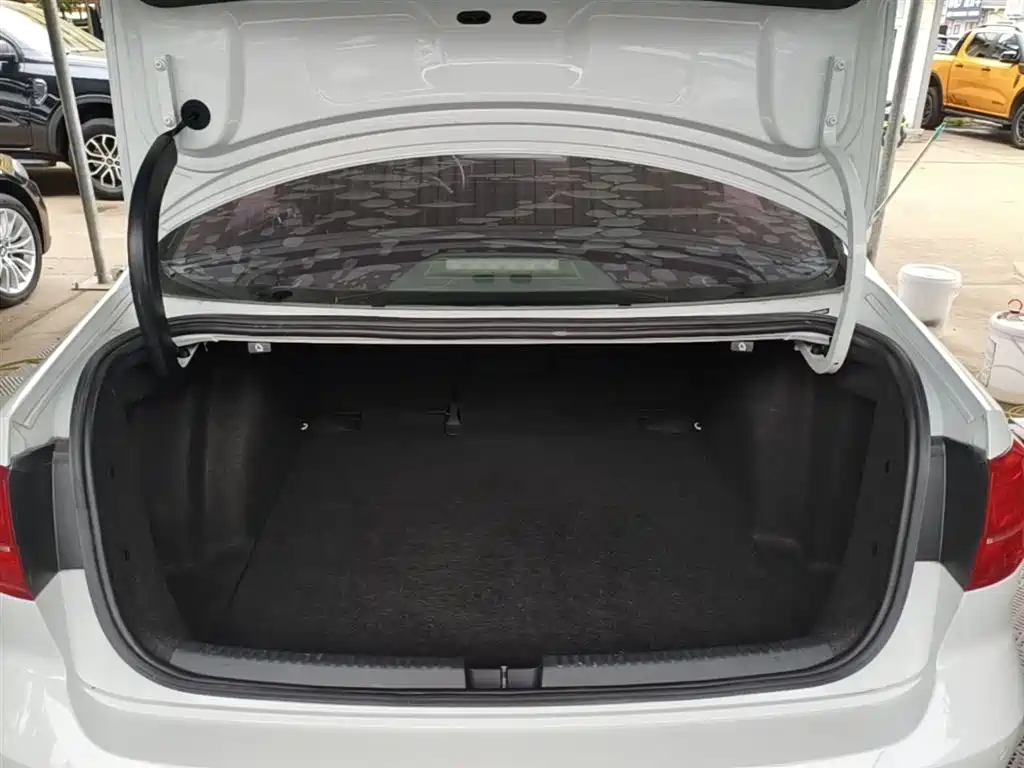 Volkswagen Sagitar 2017 180TSI Automatic Leading фото 19