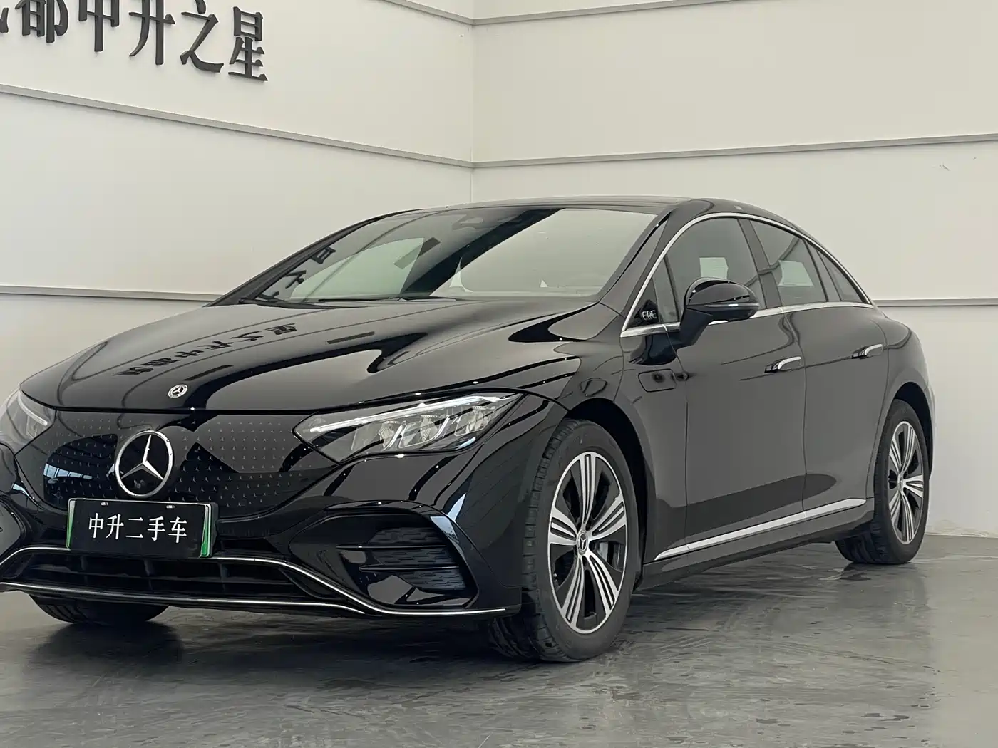 Mercedes-Benz EQE 2025 Model 500 4MATIC Luxury Edition