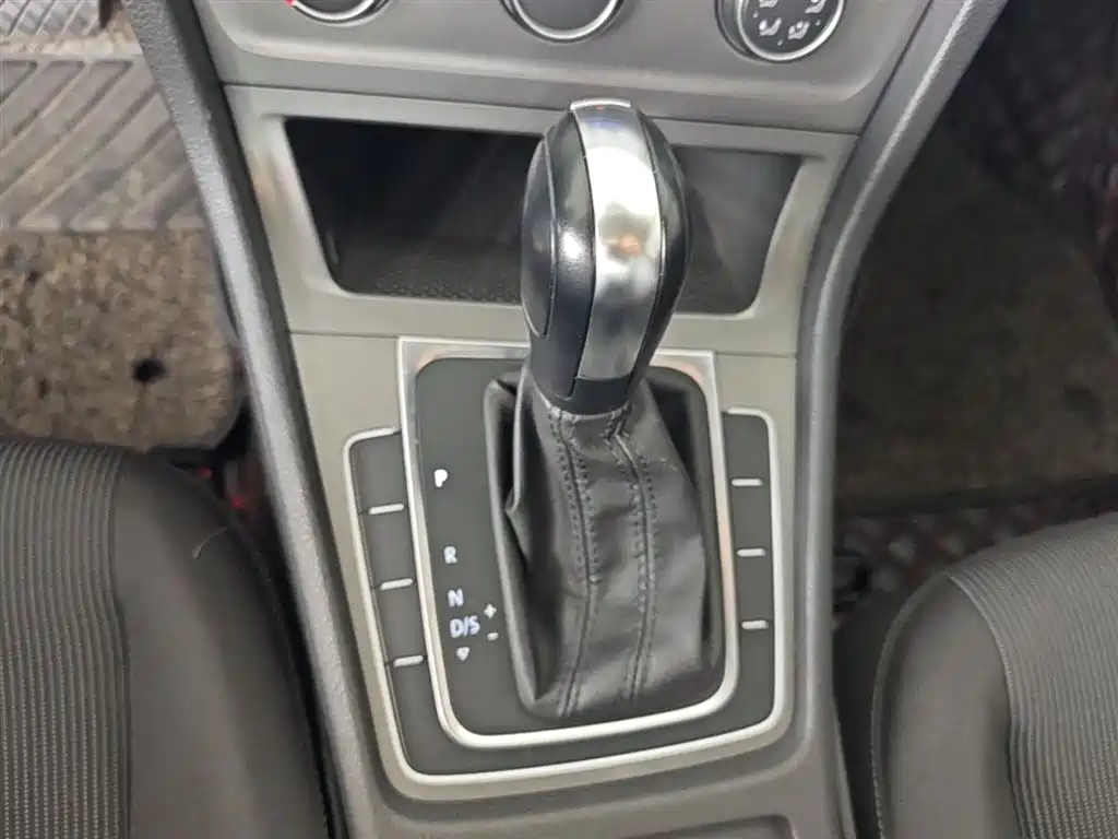 Volkswagen Golf 2015 1.6L Automatic Fashion фото 14