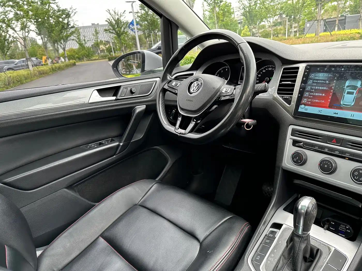 Volkswagen Golf Sportsvan 2016 230TSI Automatic Progressive фото 11