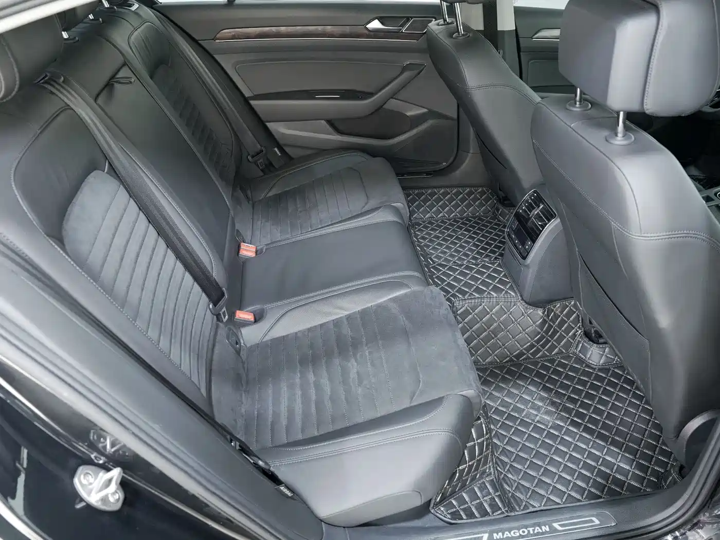 Volkswagen Magotan 2018 330TSI DSG Luxury фото 16
