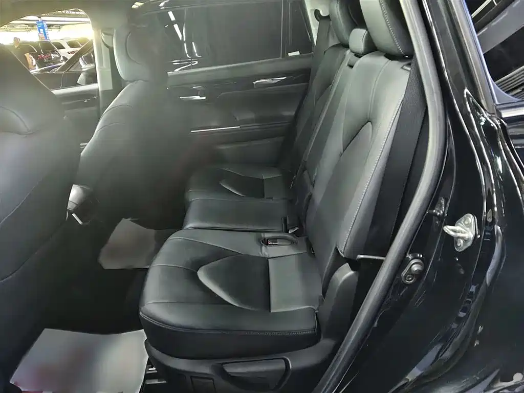 TOYOTA HIGHLANDER
