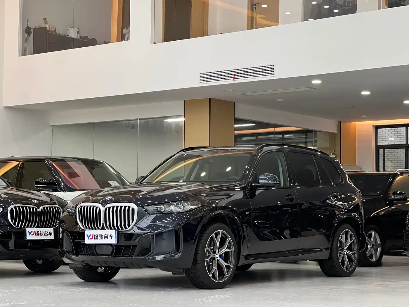 BMW X5 2023 xDrive 30Li Premium M Sport Black Night Package