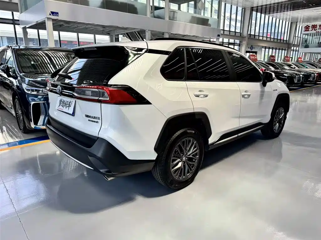 Toyota Wildlander 2023 Hybrid 2.5L E-CVT FWD Luxury PLUS Edition фото 5