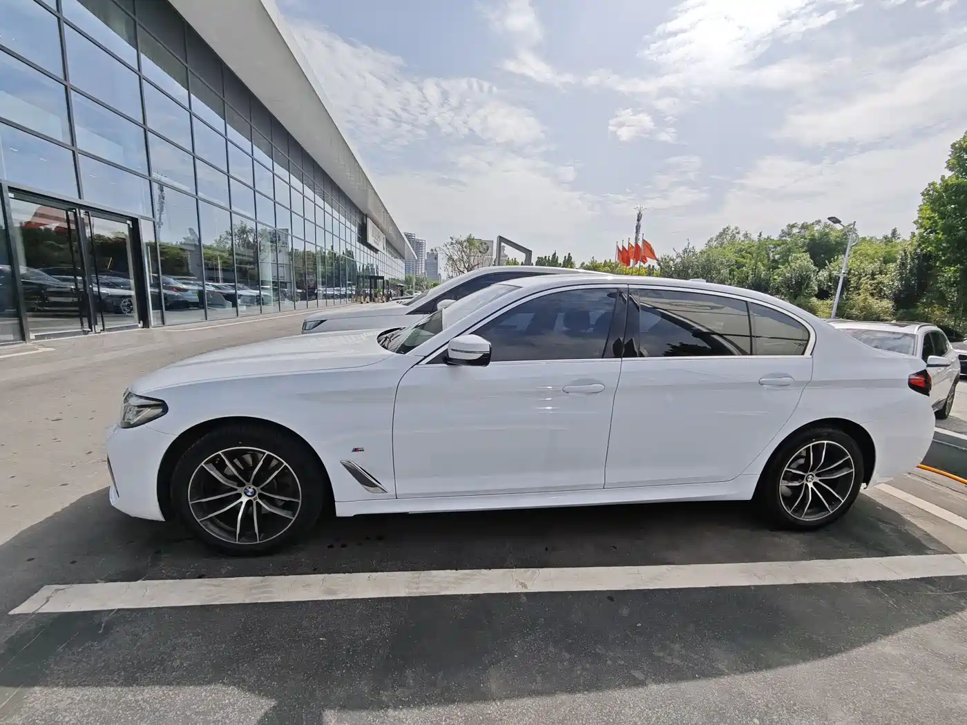 BMW 5 Series 2022 Model Second Facelift 525Li M Sport Package фото 3