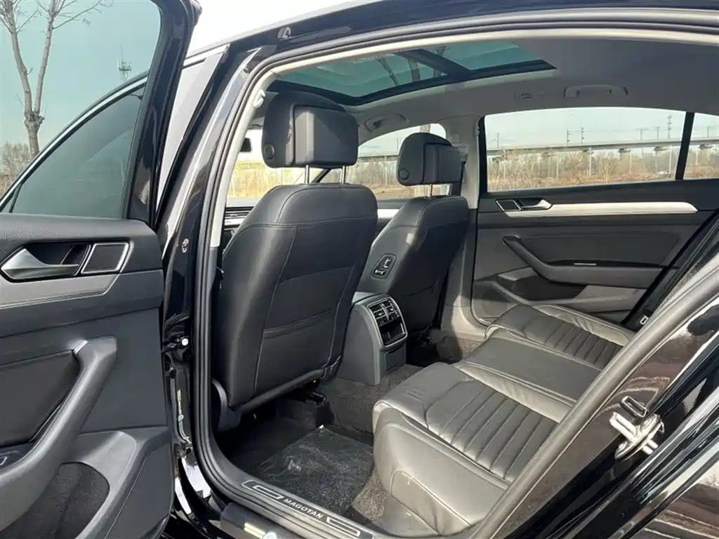 Volkswagen Magotan 2018 330TSI DSG Leading фото 18