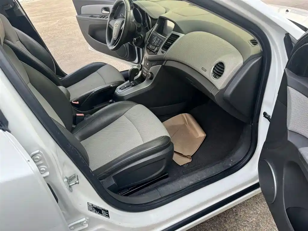 Chevrolet Cruze 2013 Model 1.6L SE AT фото 5