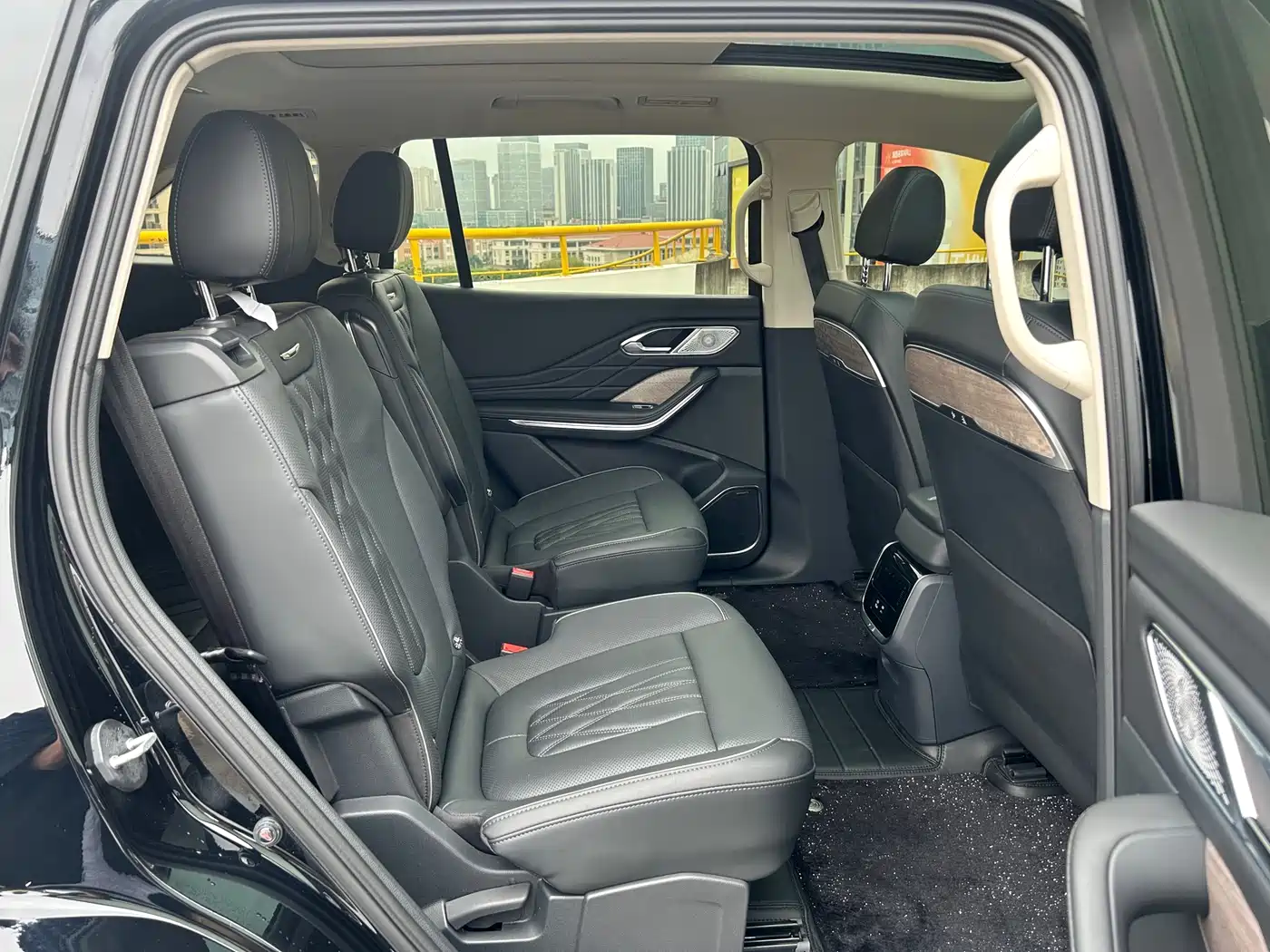 Hongqi HS7 2024 2023 2.0T Auto 4WD Qi Chang Edition 6-Seater