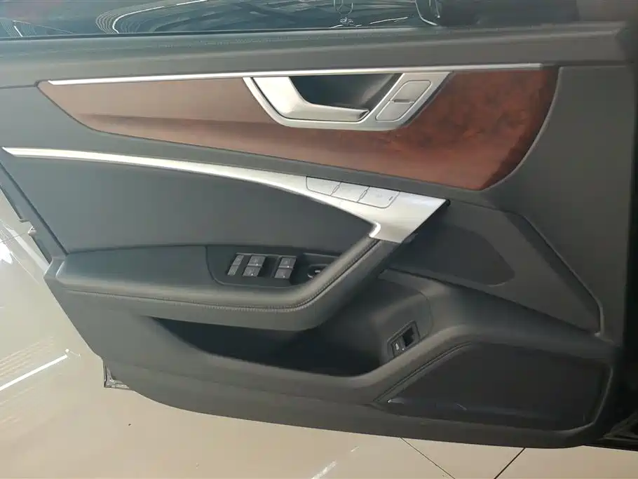 Audi A6L 2023 Facelift 45 TFSI quattro Exclusive Dynamic фото 7