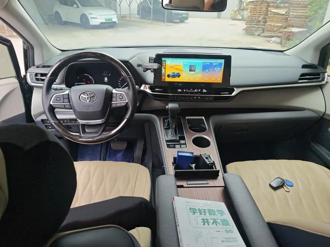 Toyota Granvia 2023 2.5L Hybrid Comfort Edition фото 7