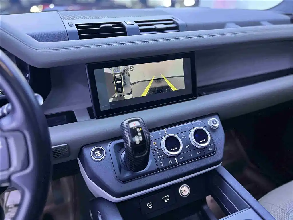 Land Rover Defender 2020 Model 110 P400 HSE фото 10