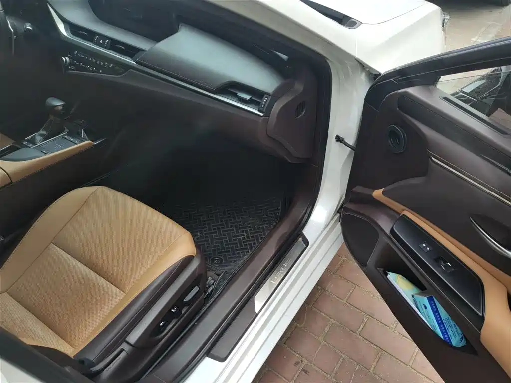 Lexus ES 2021 200 Excellence Edition фото 20