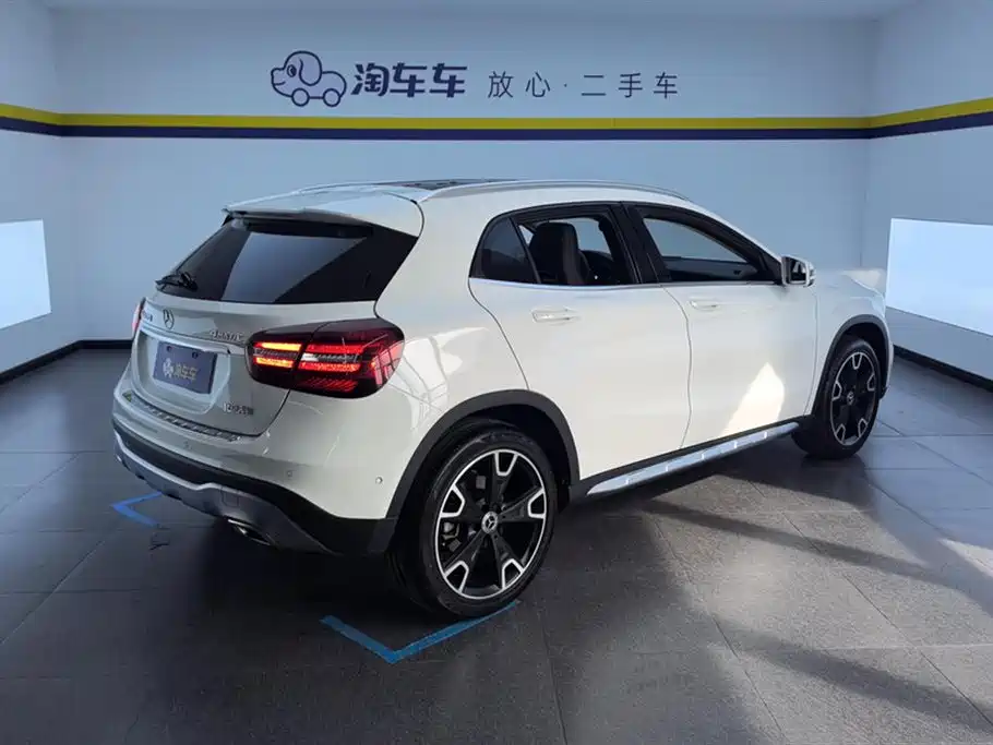 Mercedes-Benz GLA 2017 GLA 220 4MATIC Fashion фото 3