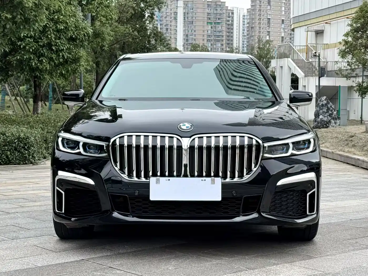 BMW 7 Series 2016 740Li Luxury фото 2