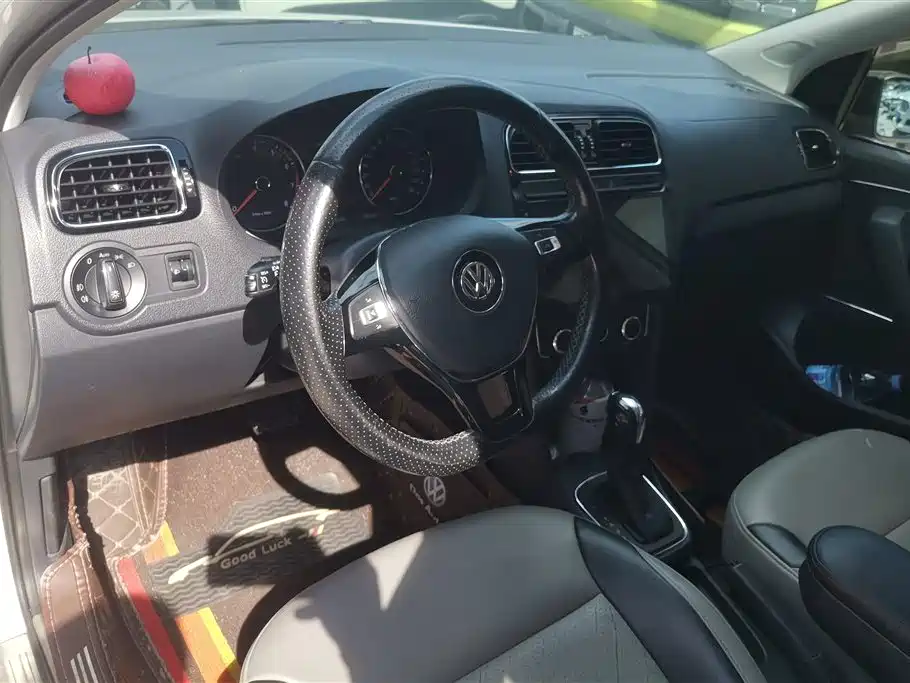 Volkswagen Polo 2014 1.6L Automatic Comfort Edition фото 12