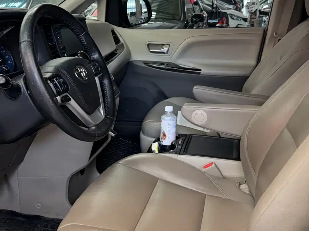 Toyota Sienna 2015 3.5L 4WD L фото 8