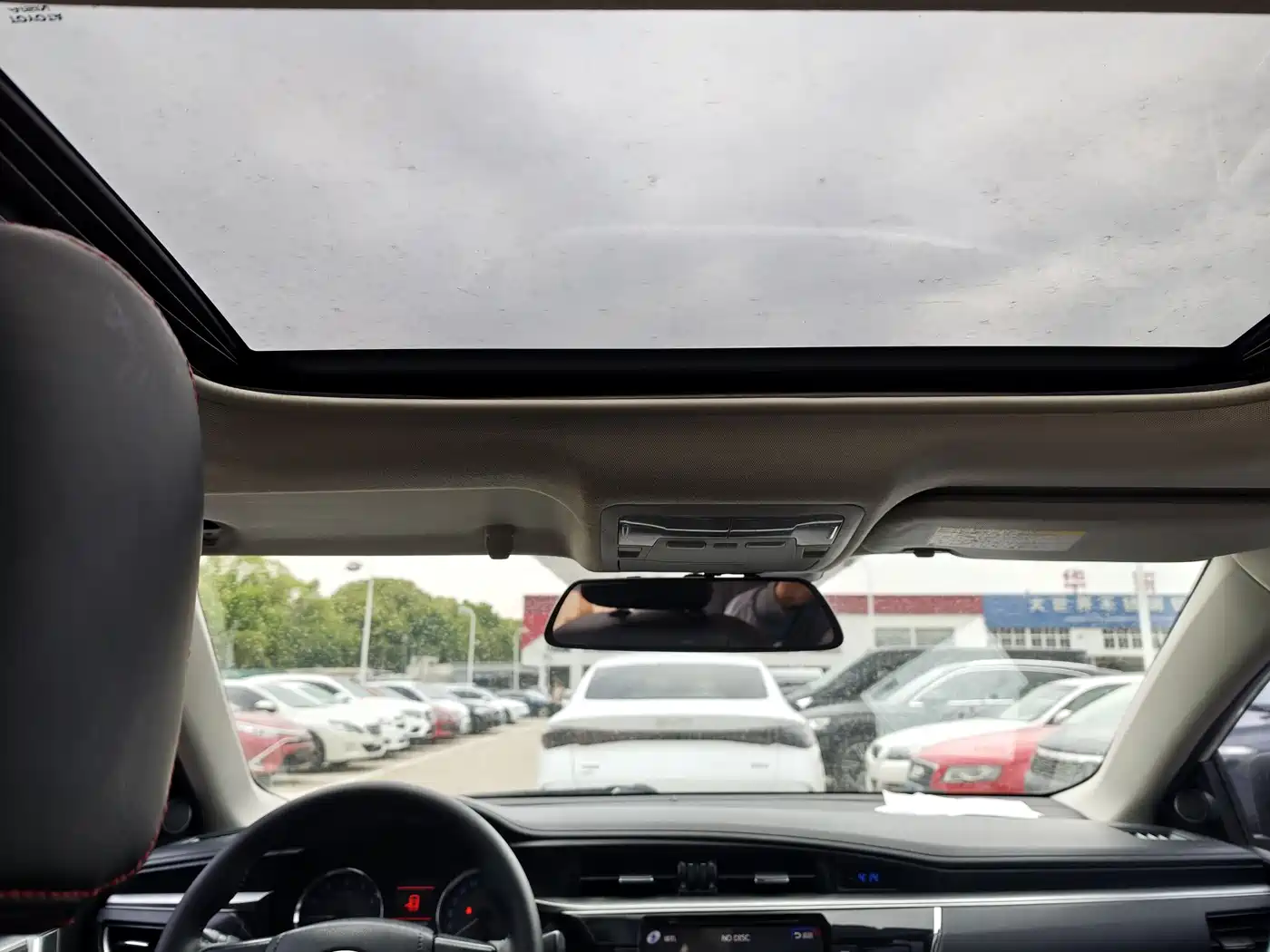 Toyota Corolla 2014 1.6L CVT GL-i фото 8