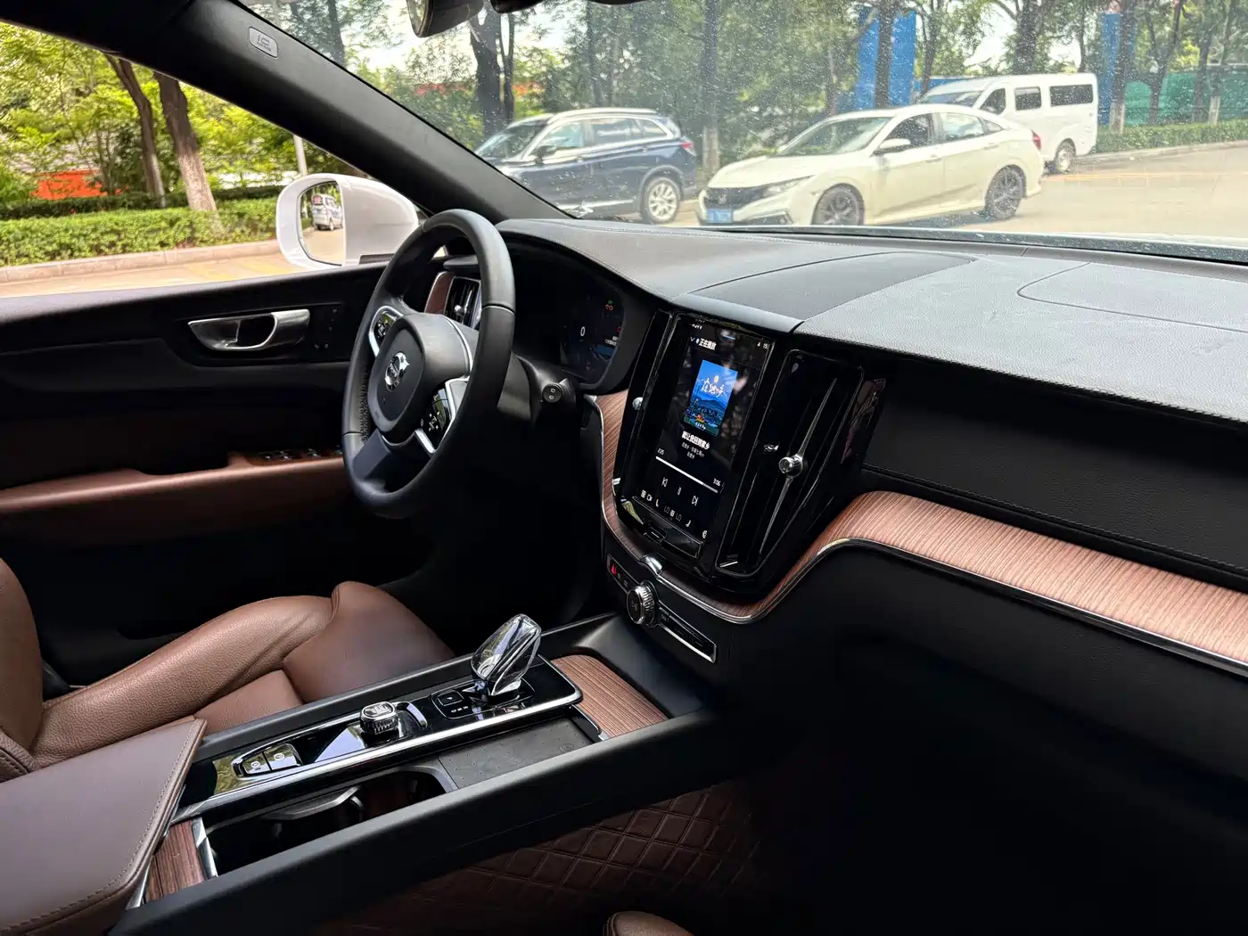 Фото 8 - Volvo XC60