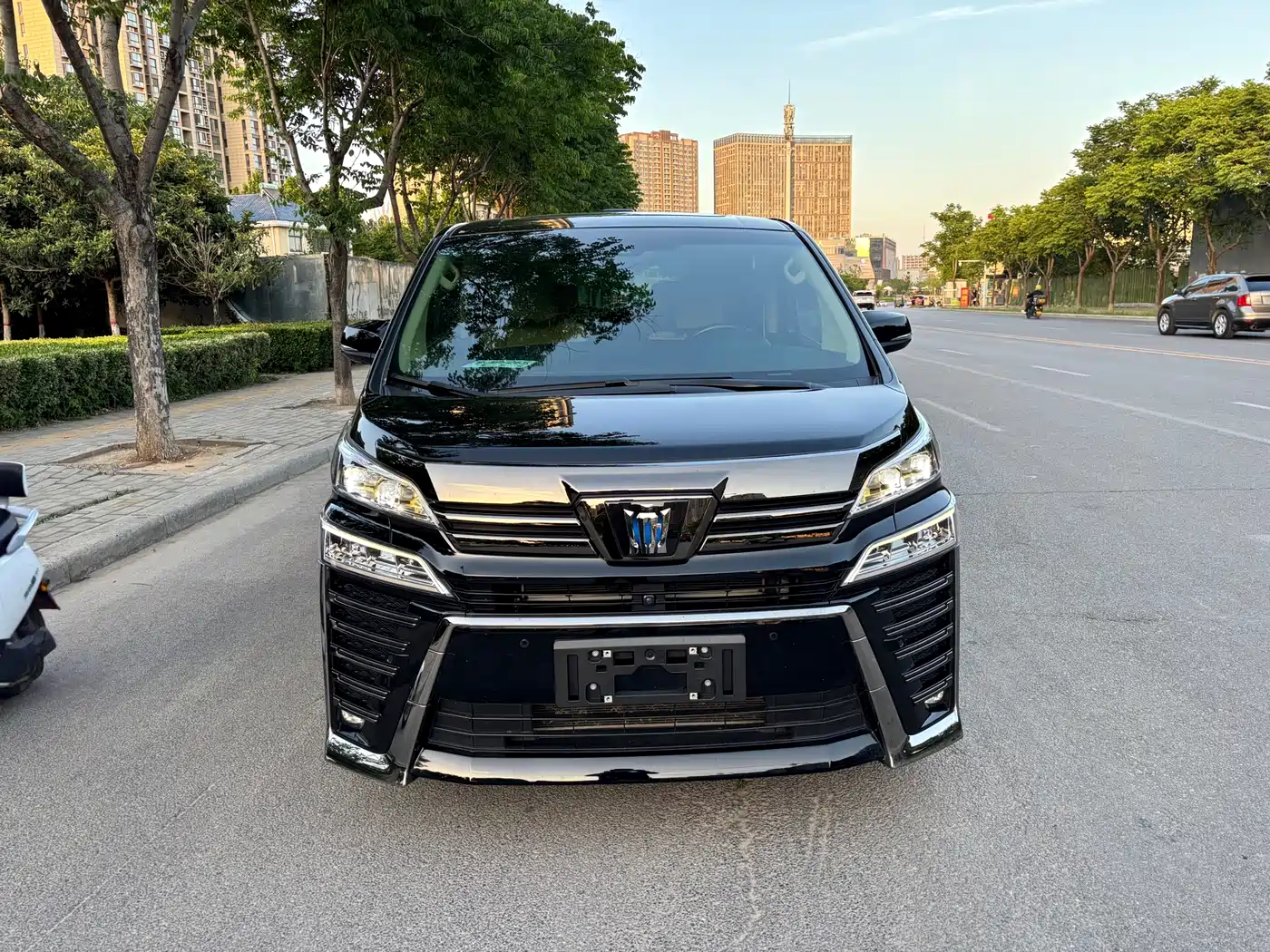Toyota Vellfire 2023 Crown Hybrid 2.5L HV Ultimate фото 2