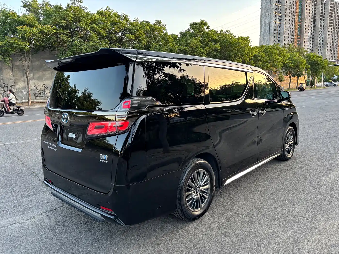 Toyota Vellfire 2023 Crown Hybrid 2.5L HV Ultimate фото 5