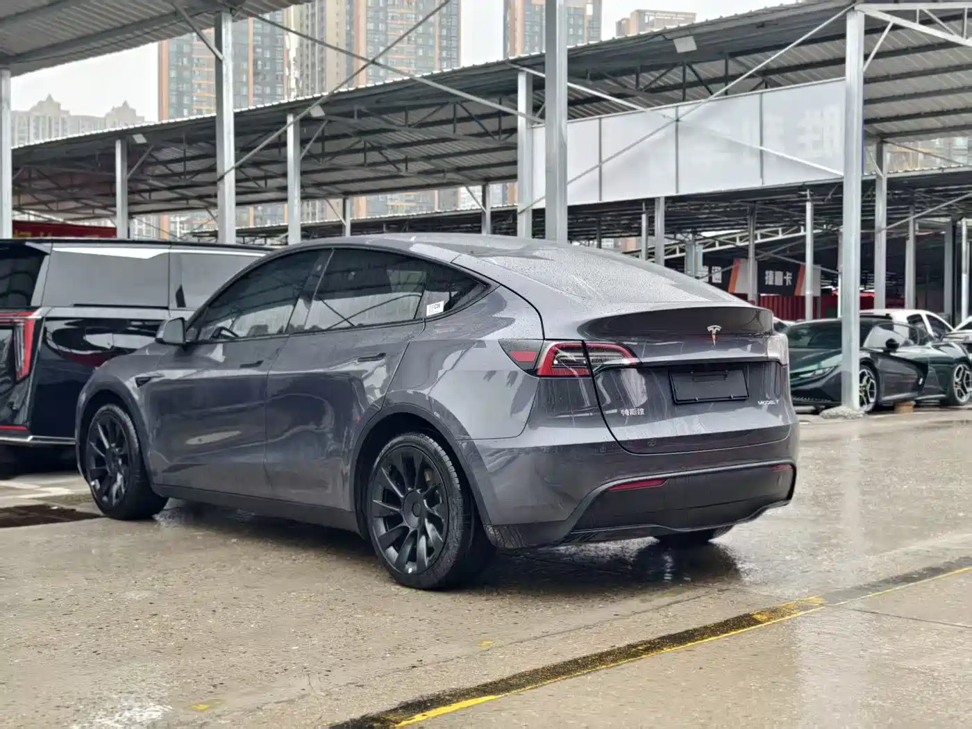 TESLA MODEL Y