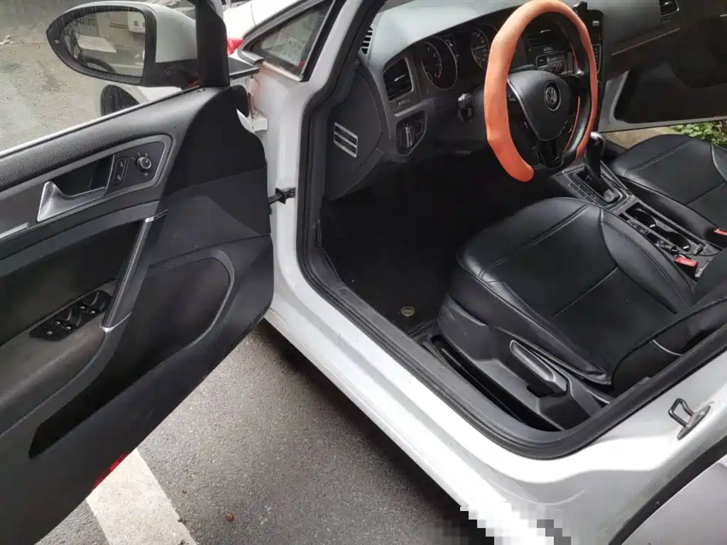 Volkswagen Golf 2014 1.6L Automatic Comfort фото 14