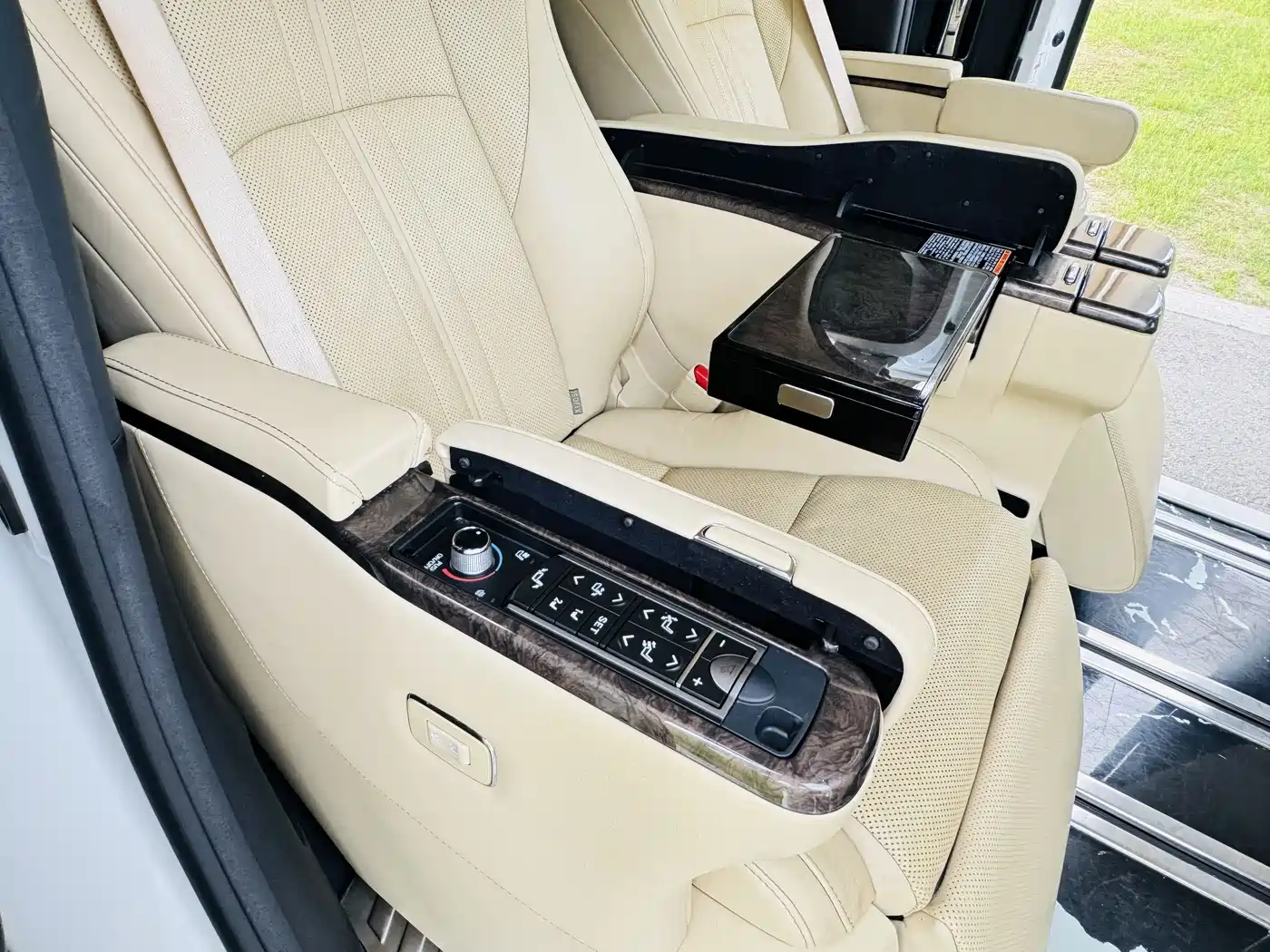 Toyota Alphard 2018 Facelift 3.5L Premium Edition фото 15