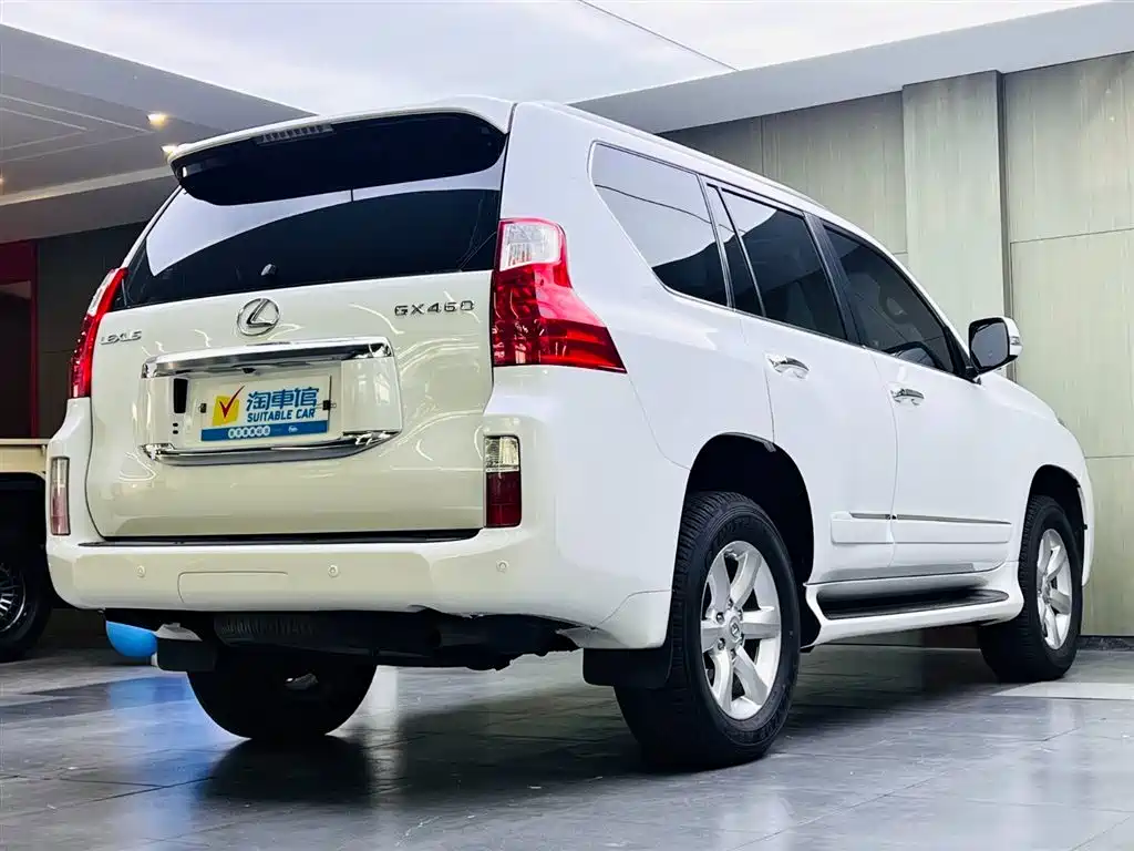 Photo 4 - Lexus GX