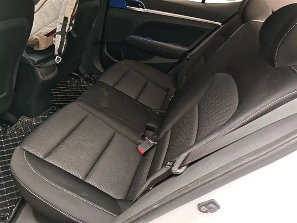 Hyundai Elantra 2016 Model 1.6L Automatic Smart Elite фото 17