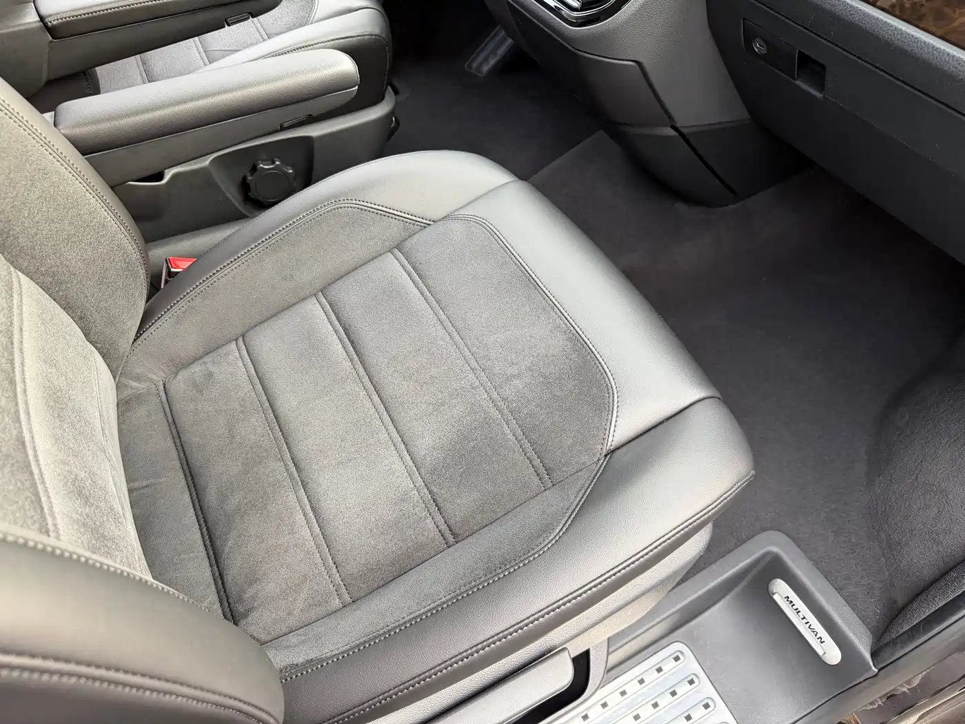 Volkswagen Multivan 2018 2.0TSI 2WD Luxury Edition 7-Seater фото 10