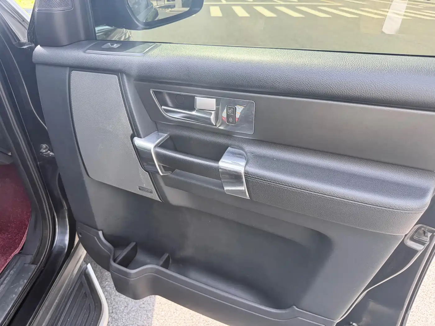 Land Rover Discovery 2015 3.0 SDV6 HSE Diesel фото 7