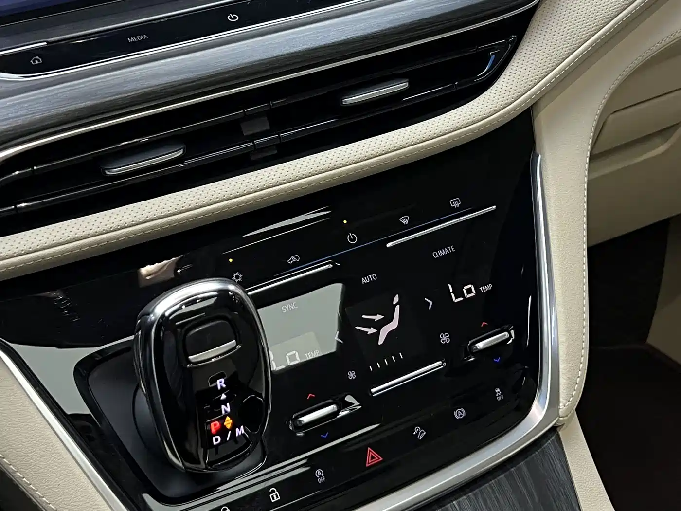 Buick GL8 2023 ES Landmaster Luxury фото 34