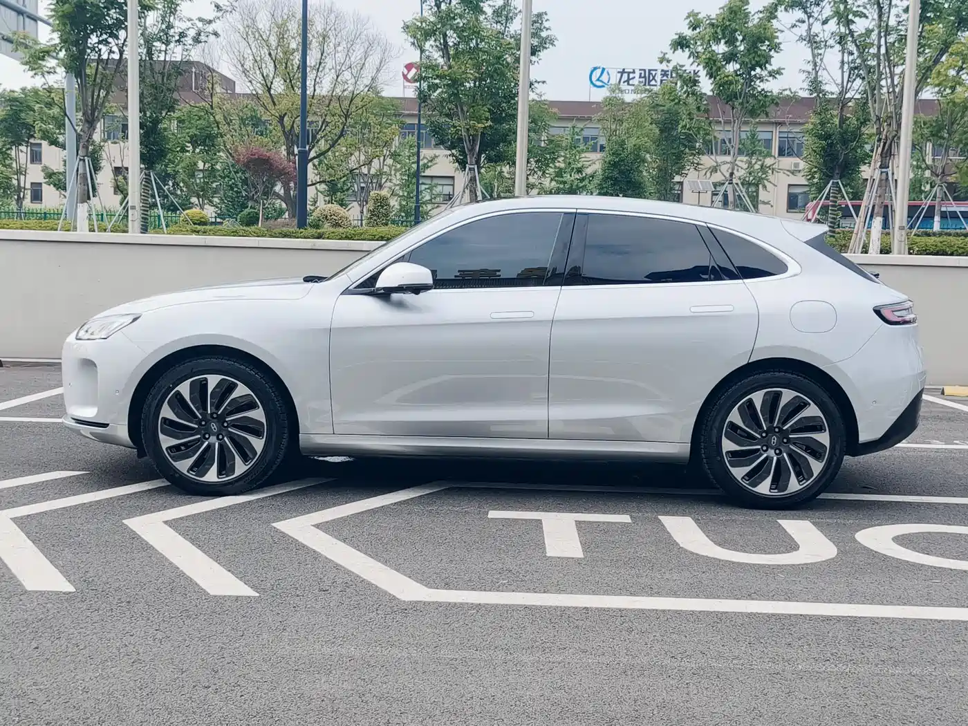 AITO Wenjie AITO M5 2022 Pure Electric RWD Standard Edition фото 16