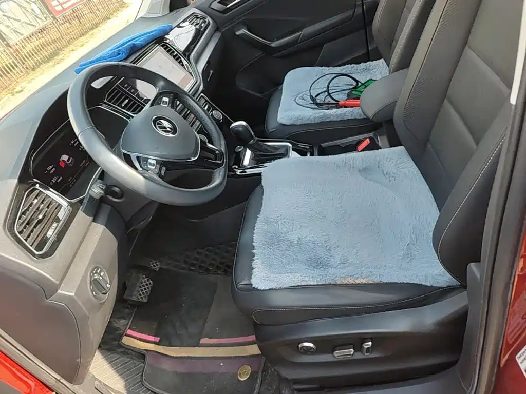 VOLKSWAGEN T-ROC EXPLORING SONGS