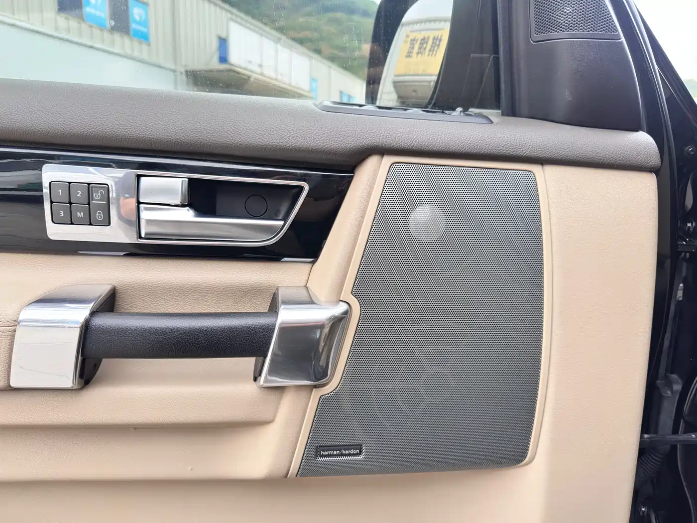 Land Rover Discovery 2012 3.0 SDV6 HSE Diesel фото 8
