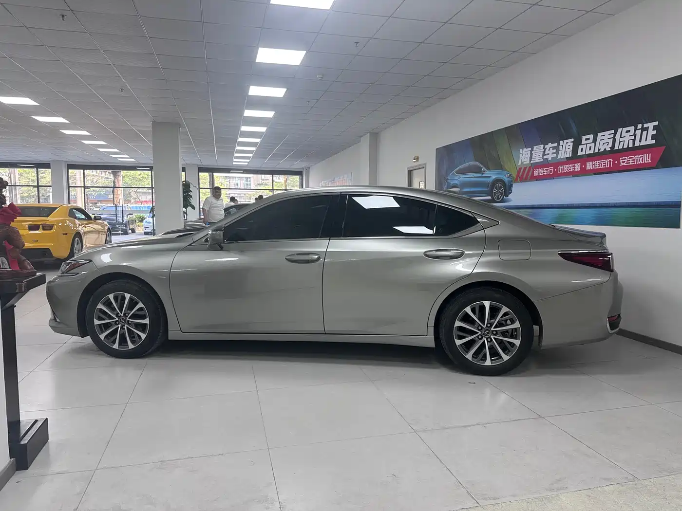 Lexus ES 2021 200 Excellence Edition фото 7