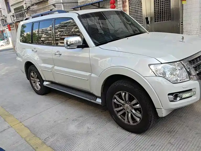 Mitsubishi Pajero (Import) фото 6