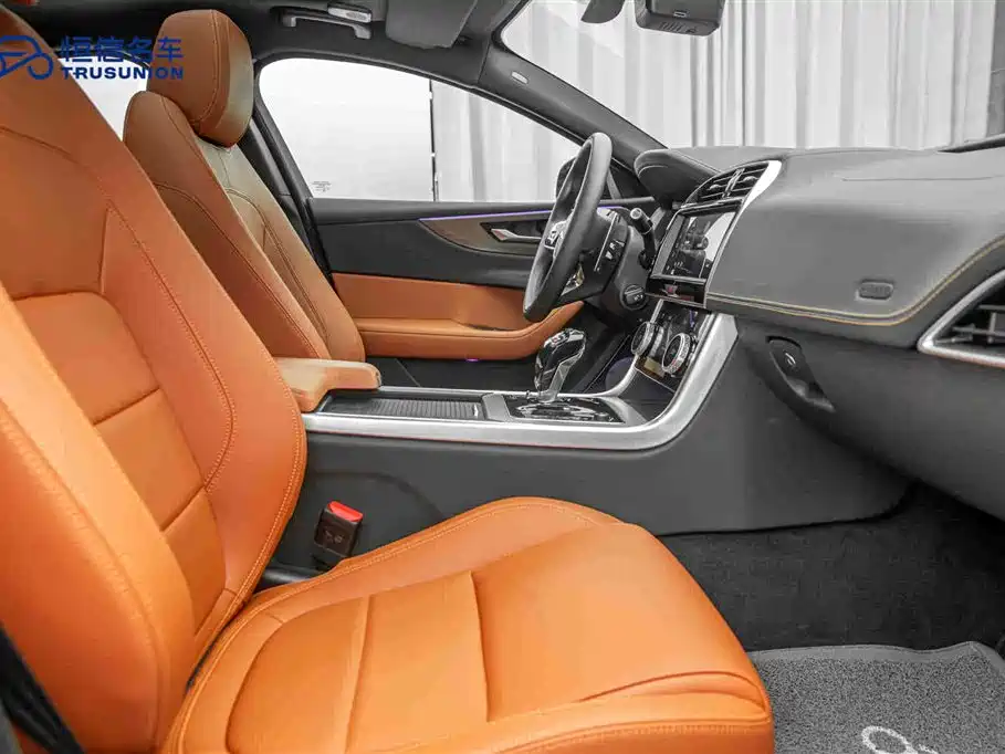 Jaguar XEL 2025 2.0T 250PS R-DYNAMIC 90th Anniversary Edition фото 15